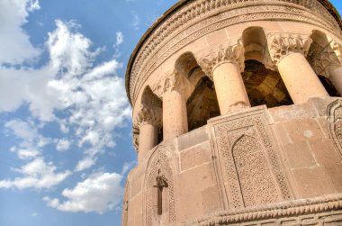 Bir mediaval Selçuklu Türbesi emir Bayındır Kümbet (lahit) olduğunu