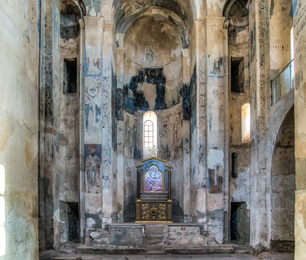 神聖な大聖堂の内部クロス (Akdamar Kilisesi) — ストック写真