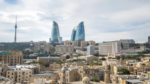 Пламенные башни города Баку — стоковое фото