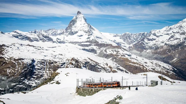 Zermatt şaşırtıcı Matterhorn arka planda, İsviçre ile Gornergrat demiryolu