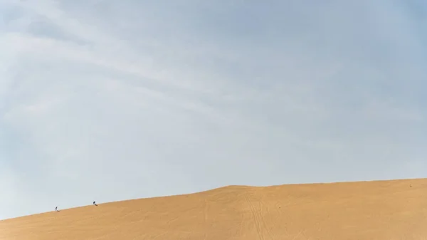 Huacachina wüste und sanddünen in ica region, peru. — Stockfoto