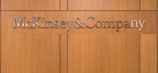 McKinsey ve şirket logosu Istanbul ofis Açık Resepsiyon resepsiyonda