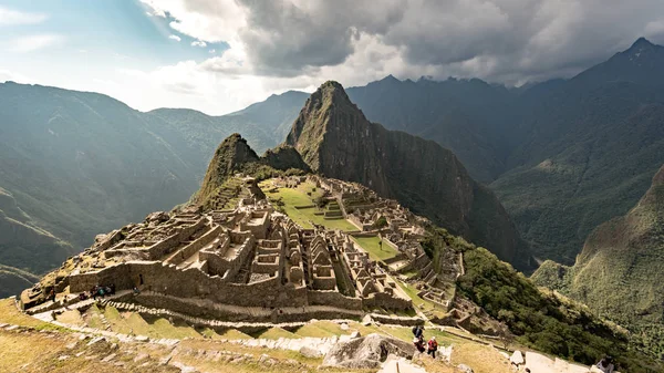 Pohled z ztracené Incké město z machu picchu poblíž cusco, peru. — Stock fotografie