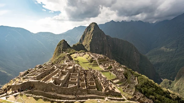 Pohled z ztracené Incké město z machu picchu poblíž cusco, peru. — Stock fotografie