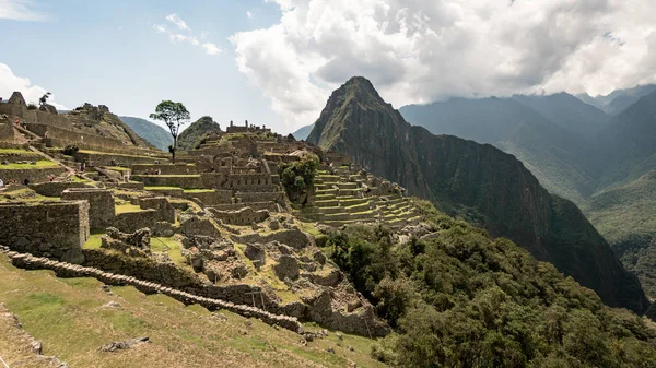 Vista de la Ciudad Inca Perdida de Machu Picchu cerca de Cusco, Perú . — Foto de Stock