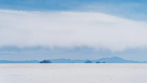 Uyuni só lakás - Salar de Uyuni - a világ legnagyobb sós lapos, Bolívia — Stock Fotó