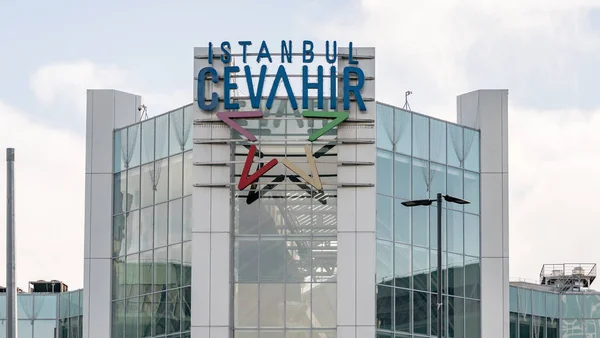 Vista exterior do Centro Comercial Cevahir, no bairro de Sisli, em Istambul, Turquia . — Fotografia de Stock