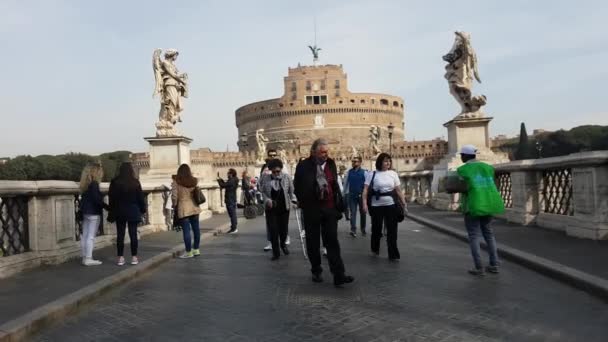Ρώμη Ιταλία Μάρτιος 2017 Τουρίστες Γύρω Από Κάστρο Του Αγίου — Αρχείο Βίντεο