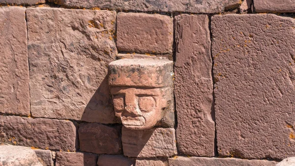 Ruinas de Tiwanaku es un sitio arqueológico precolombino en el oeste de Bolivia — Foto de Stock