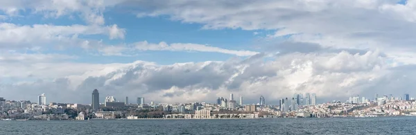 Panoramic cityscape over the Bosphorus in Istanbul Turkey — Stock Photo, Image