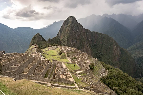 Vista de la Ciudad Inca Perdida de Machu Picchu cerca de Cusco, Perú . — Foto de Stock