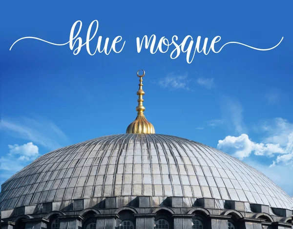 Kubah Masjid Biru dengan nama tertulis di atasnya, istanbul, Turki — Stok Foto