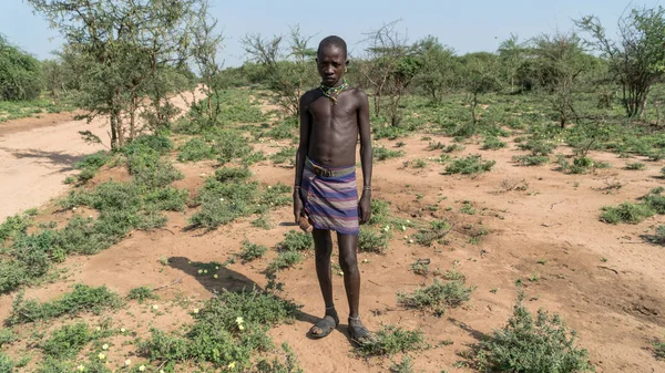 Portret van een niet-geïdentificeerde Ethiopische tribal jongen — Stockfoto