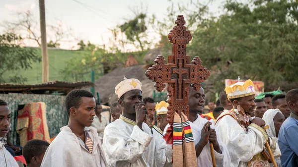 Kimliği belirsiz Etiyopya insanları Etiyopya'da Meskel festival kutluyor.