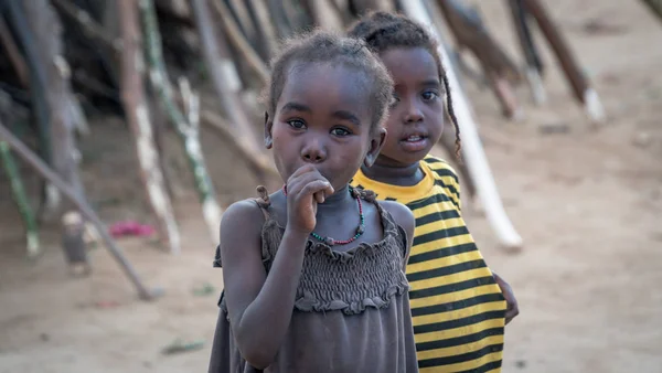 Niet-geïdentificeerde Ethiopische mensen vieren het Meskel festival in Ethiopië. — Stockfoto