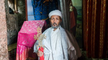 Bir eski Kaya kiliseleri üzerinden Lalibela tanımlanamayan rahip