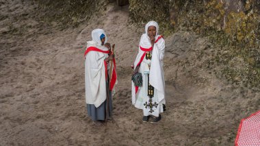 Bir eski Kaya kiliseleri üzerinden Lalibela tanımlanamayan hacılar