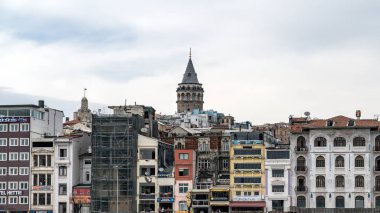 Türkiye 'de 14. yüzyıl kent simgesi Galata Kulesi ile İstanbul şehir merkezi.