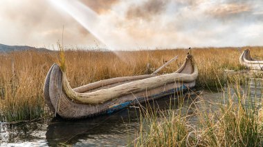 Geleneksel totora reed tekne, Islas es los Uros, Titicaca gölü, Peru