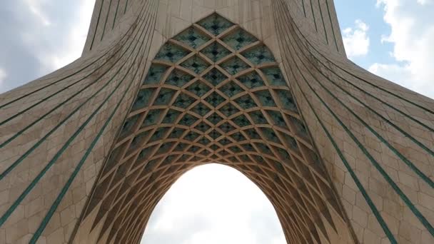 Teheran Iran April 2019 Arkitekturdetaljer För Azaditornet Azaditorget Den Iranska — Stockvideo