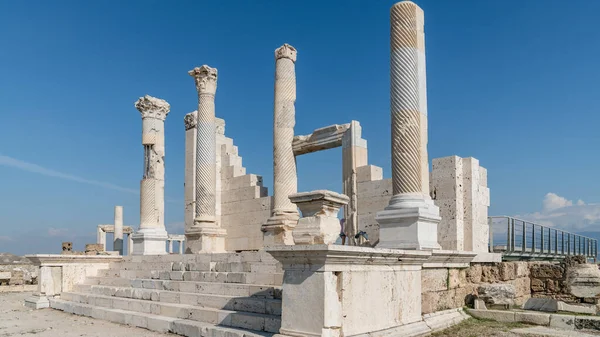 Ruínas da antiga cidade de Laodikeia em Pamukkale, Denizli, Turquia — Fotografia de Stock
