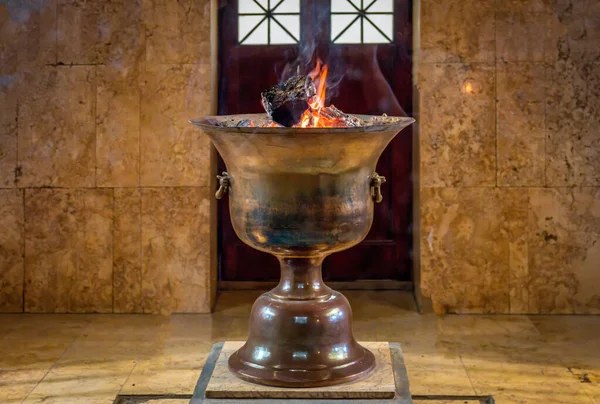 İran 'ın Yazd kentindeki Ateshkadeh Zoroastrian ateş tapınağındaki ebedi ateş