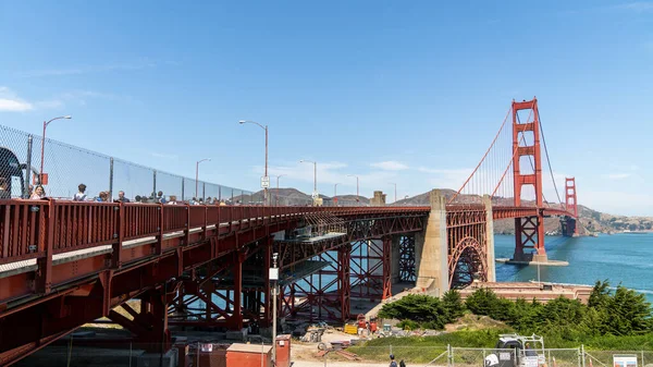 Golden Gate Bridge en un soleado día de verano, San Francisco, EE.UU. —  Fotos de Stock