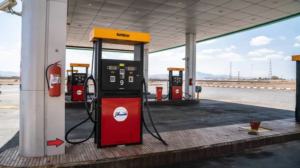 İran, İsfahan 'daki Naft Abzar benzin istasyonu.