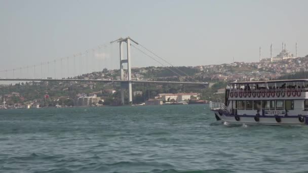 Κωνσταντινούπολη Τουρκία Οκτώβριος 2018 Επιβατικό Πλοίο Στον Βόσπορο Που Πλέει — Αρχείο Βίντεο
