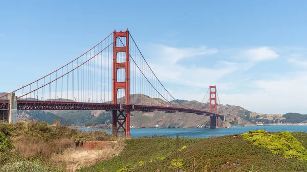 Goldene Torbrücke an einem sonnigen Sommertag, San Francisco, USA — Stockfoto