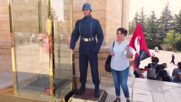 Ankara Turquía Agosto 2019 Personas Posando Con Guardia Honor Mausoleo — Vídeos de Stock