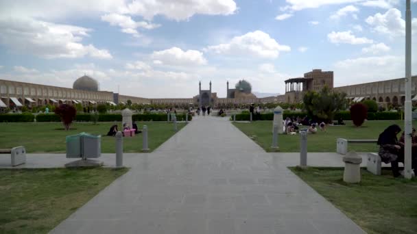 Isfahan Irã Maio 2019 Turistas Iranianos Isfahan Naqsh Jahan Square — Vídeo de Stock