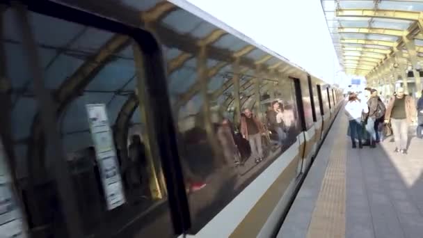 Istanbul Turkije December 2019 Trein Vertrekt Vanaf Het Metrostation Halic — Stockvideo