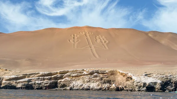 Starověké velkém měřítku svícen číslo v národním parku Paracas — Stock fotografie