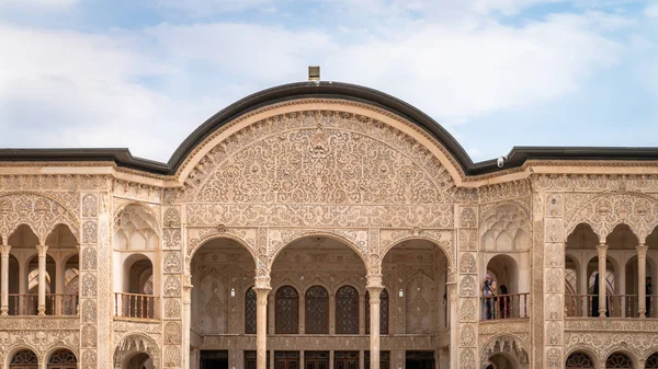 Detalhes arquitetônicos de Tabatabaei Natanzi Khaneh Historical House em Kashan, Irã — Fotografia de Stock