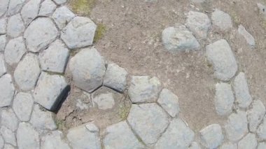 Kirkjubaejarklaustur Kirkjugolf, Güney İzlanda 'da kilise zemini denilen altıgen bazalt kaya oluşumları