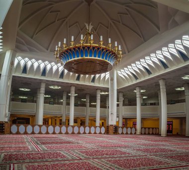 Şah-ı Çerağ Tapınağı 'nın İslami mimarisi ve anıt mezar, Şiraz, İran .