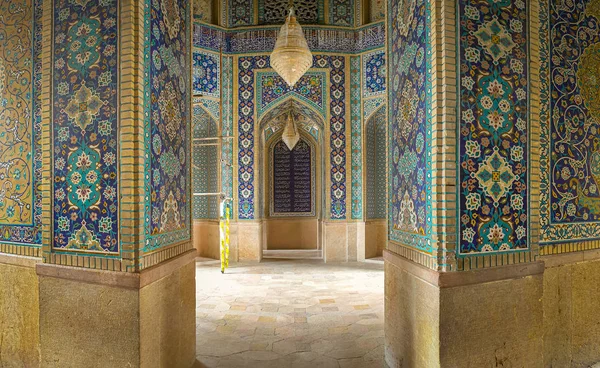 Ισλαμική αρχιτεκτονική του Shah-e-Cheragh Shrine and mausoleum, Shiraz, Ιράν . — Φωτογραφία Αρχείου