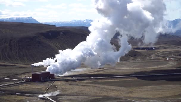 Geotermální Zařízení Geotermální Oblasti Hverir Myvatn Vroucími Bahnitými Bazény Kouřícími — Stock video