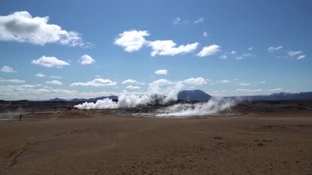 Hverir Ισλανδία Μάιος 2019 Γεωθερμική Περιοχή Hverir Myvatn Τουρίστες Εξερευνούν — Αρχείο Βίντεο