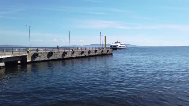 Ostrov Marmara Balikesir Srpen 2019 Osobní Trajektová Loď Připlouvající Přístavu — Stock video