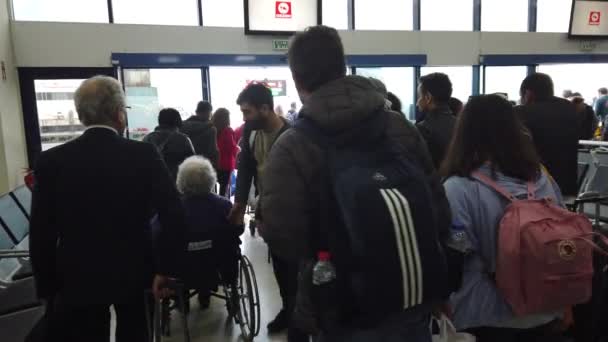 Istanbul Turkiet Augusti 2019 Passagerare Som Går Ombord Färjan Från — Stockvideo