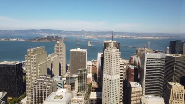 サンフランシスコ カリフォルニア州 アメリカ 2019年8月 ベイブリッジと高層ビルがあるサンフランシスコの街並み — ストック動画