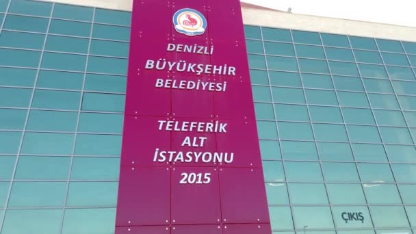 Denizli Turkey October 2019 Σήμανση Σταθμού Συρματόσχοινα Στο Οροπέδιο Denizli — Αρχείο Βίντεο