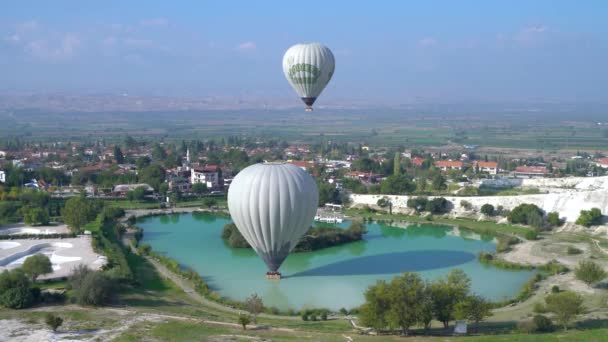 Denizli Turkey October 2019 Αερόστατο Που Αγγίζει Την Πισίνα Κοντά — Αρχείο Βίντεο