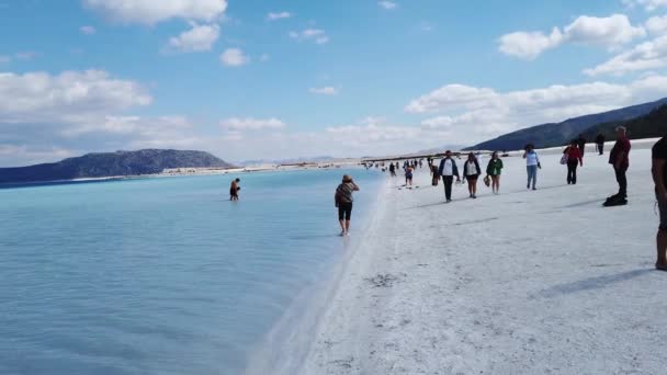 Salda See Burdur Türkei Oktober 2019 Touristen Gehen Strand Des — Stockvideo