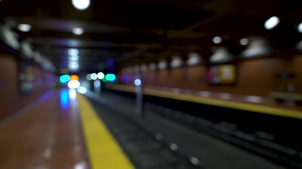 Comboio Metrô Partindo Estação Metro Vídeo Filmado Fora Foco Intencionalmente — Vídeo de Stock