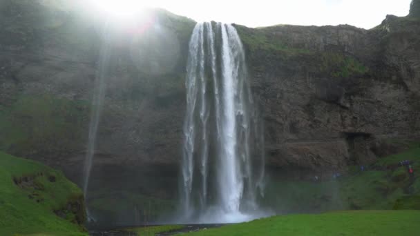 Gljufrabui Islândia Maio 2019 Cachoeira Gljufrabui Com Turistas Caminhando Islândia — Vídeo de Stock