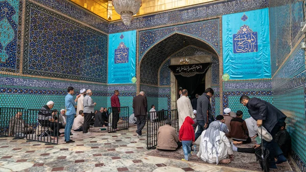 Shrine Fatima Masumeh Qom Iran Mei 2019 Orang Iran Berdoa — Stok Foto