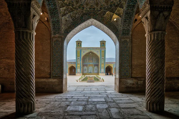 Shiraz Irán 2019 Május Turisták Vakil Mecset Udvarán Imateremből Nézve — Stock Fotó